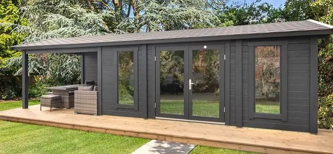 A garden studio building applied with DemiDekk wood protection